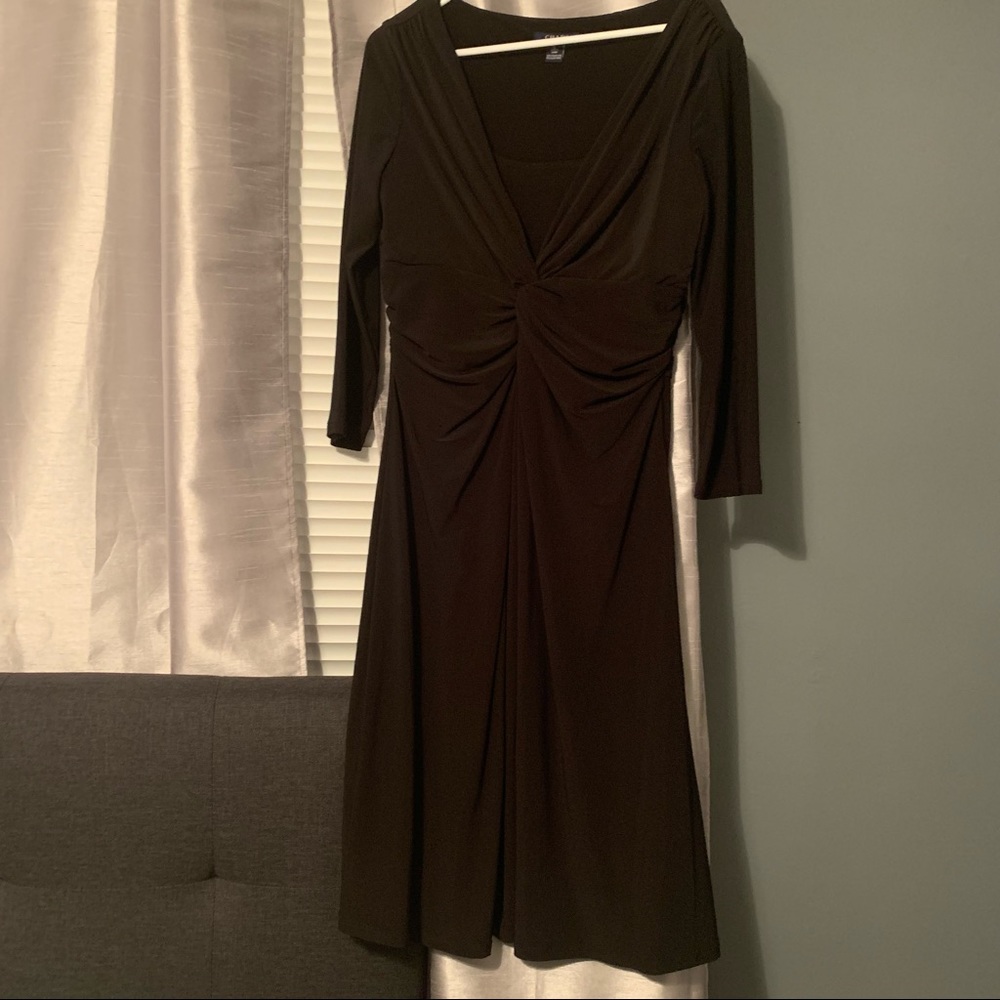 Black cropped sleeve dress. From Chaps. Twist in front. Size Large